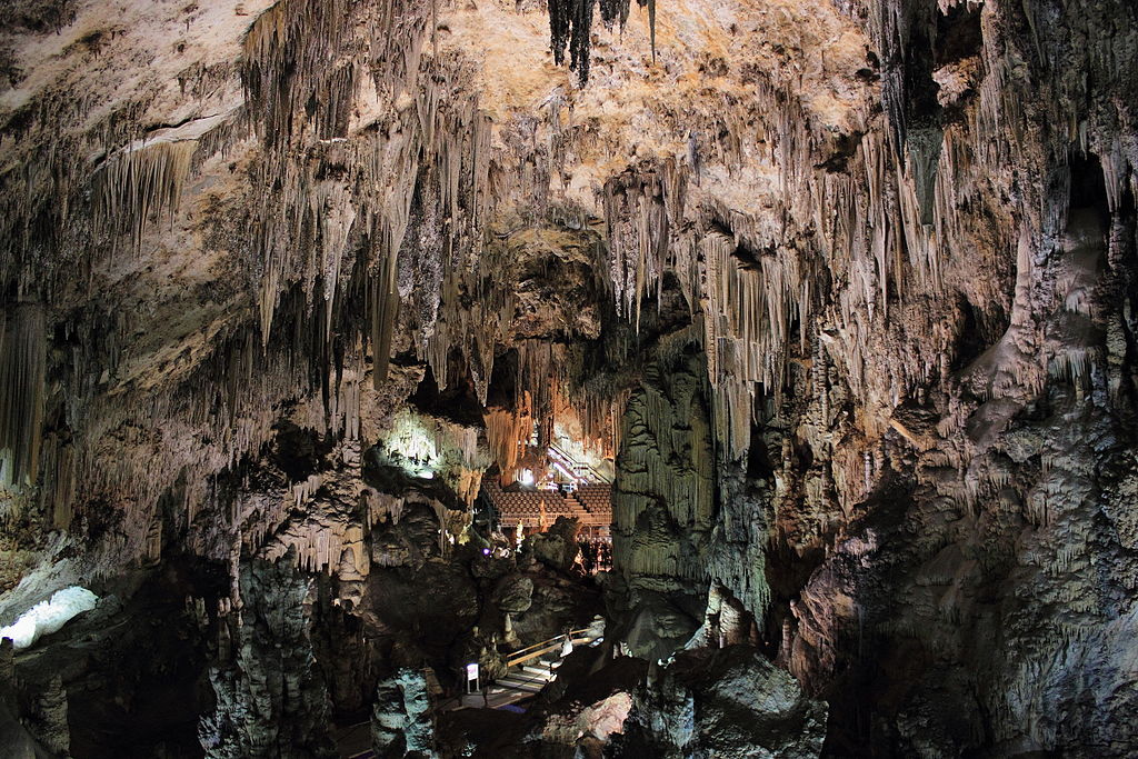 снимка от вътрешността на пещерният комплекс в нерха